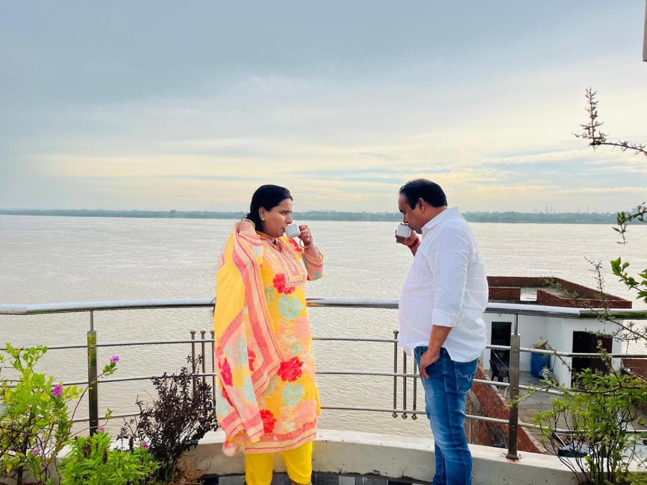 River View Paying Varanasi