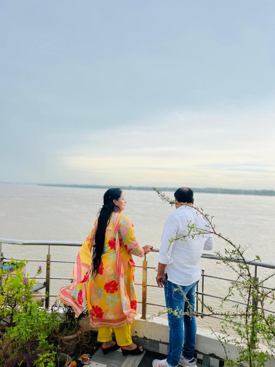 River View Paying *